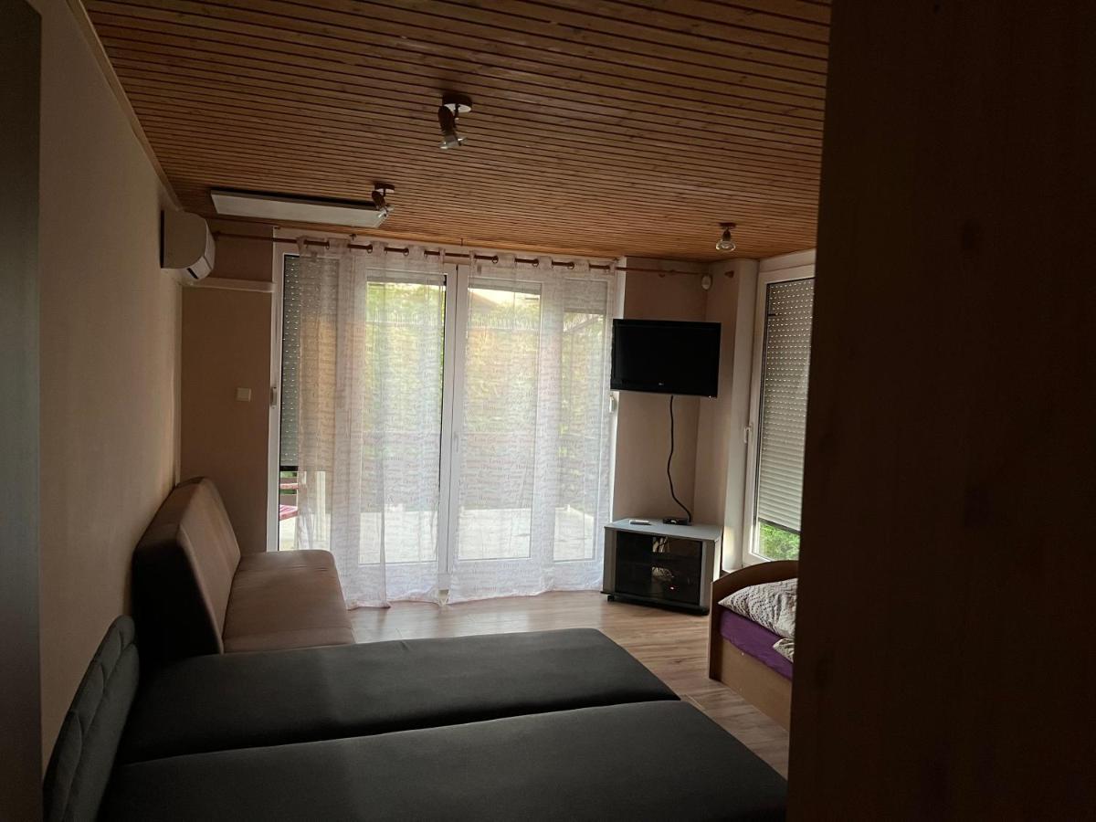 Apartment Jane Сенец Экстерьер фото